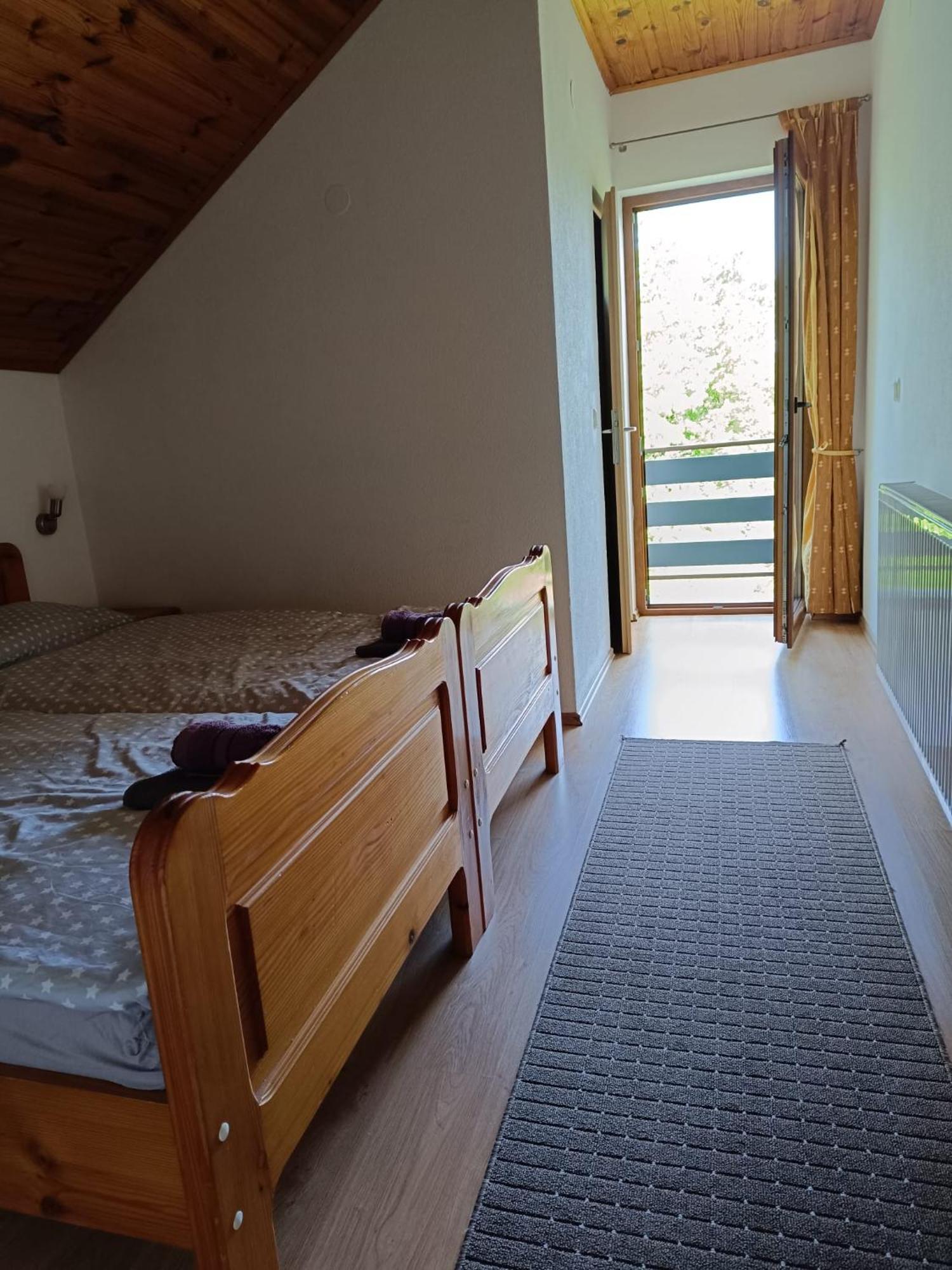 Guesthouse Mirko Hodak Selište Drežničko Exterior foto