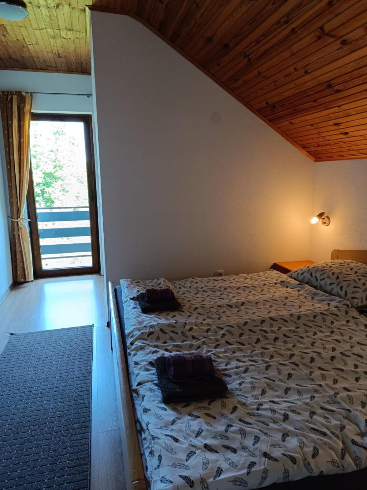 Guesthouse Mirko Hodak Selište Drežničko Exterior foto